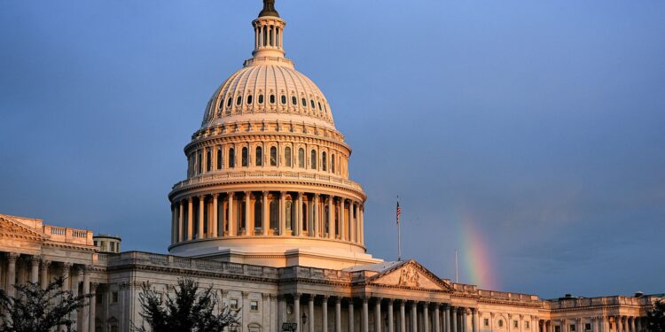 Republicanos fogem após polêmica sobre fundo de Trump e gastos em salão de baile