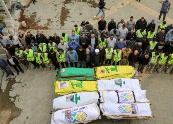 Israel ataca Líbano e mata 10 pessoas, incluindo médicos e criança, dizem autoridades