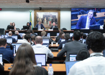 Pedido de vista volta a travar PEC que pretende reduzir a maioridade penal na Câmara